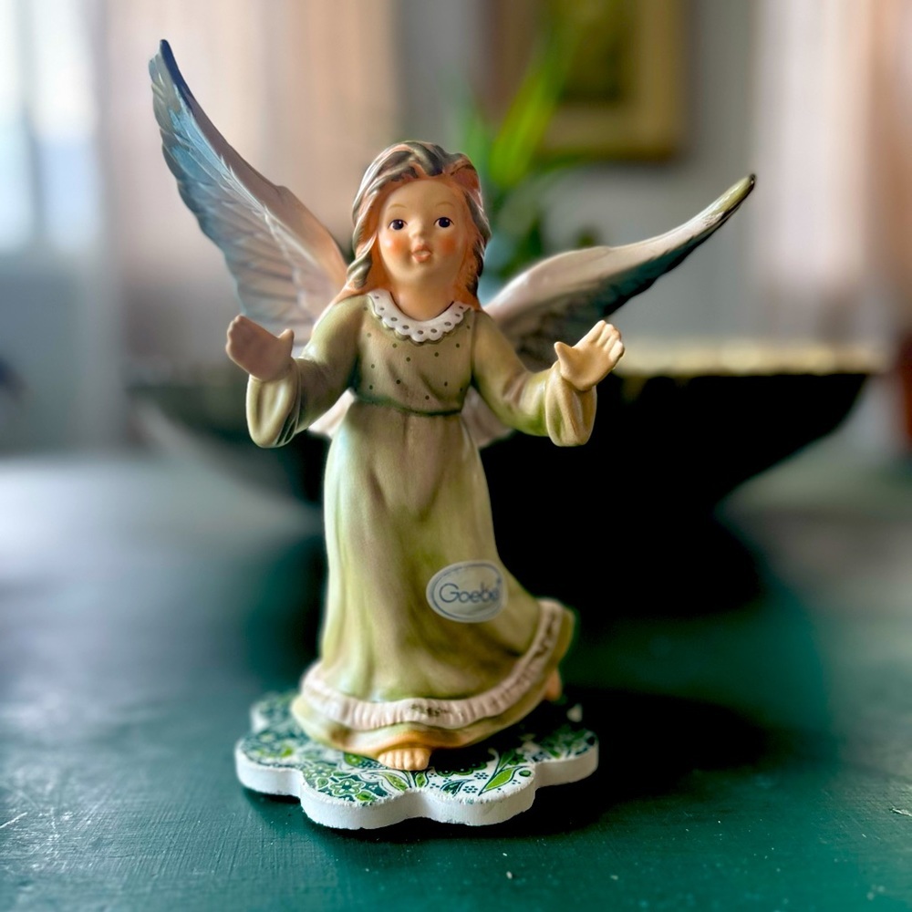 GOEBEL VINTAGE GUARDIAN ANGEL 41-072 FIGURINE *RARE